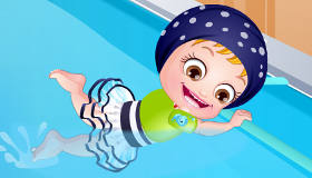 Bébé Hazel à la piscine